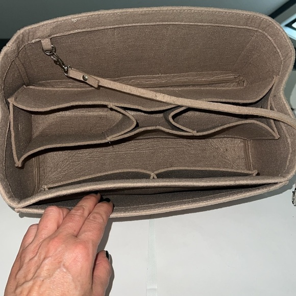 GG Supreme Monogram Flora Web Large Ophidia Red Leather Tote w/Pouch and Divider - Picture 16 of 16